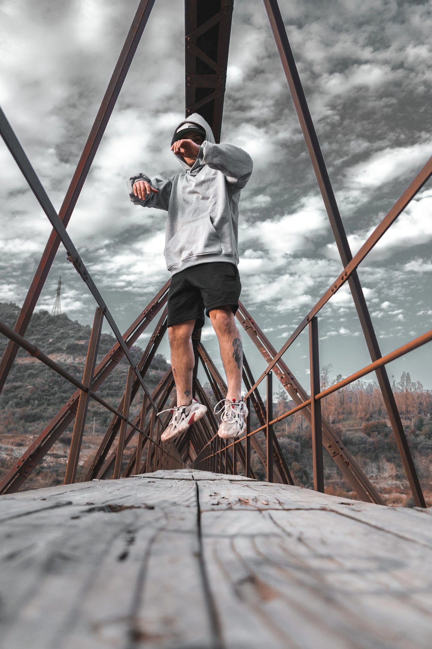 Poleron Unlimit Gris + Shorts negro